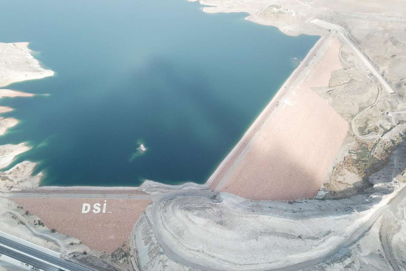 Malatya Yazıhan'da 28 bin dekar arazi daha suyla buluşacak